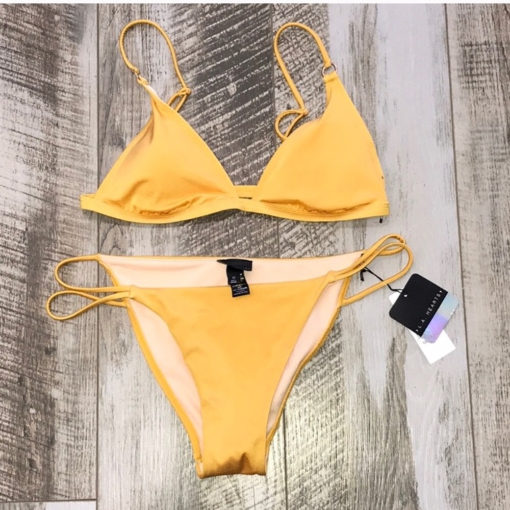 Gorgeous yellow/gold bikini with adjustable straps